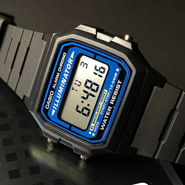 Casio F-105W-1A Digital Vintage
