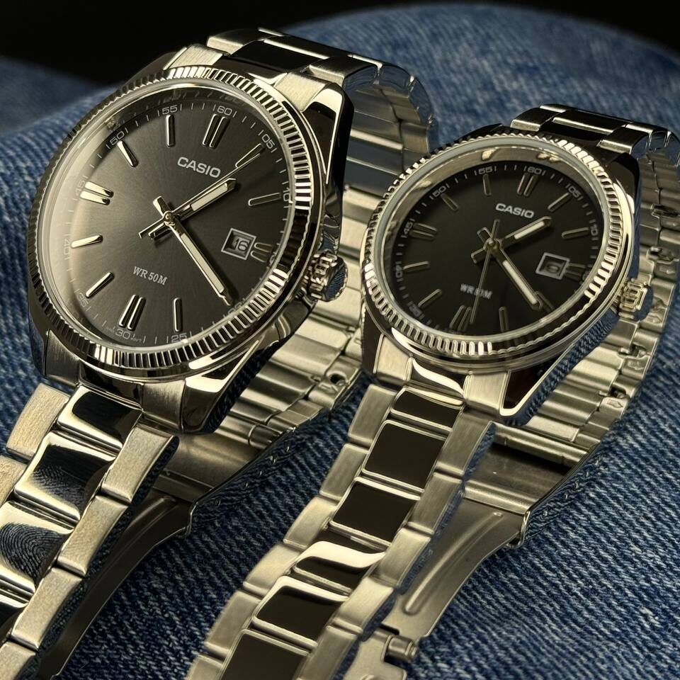парні годинники Casio